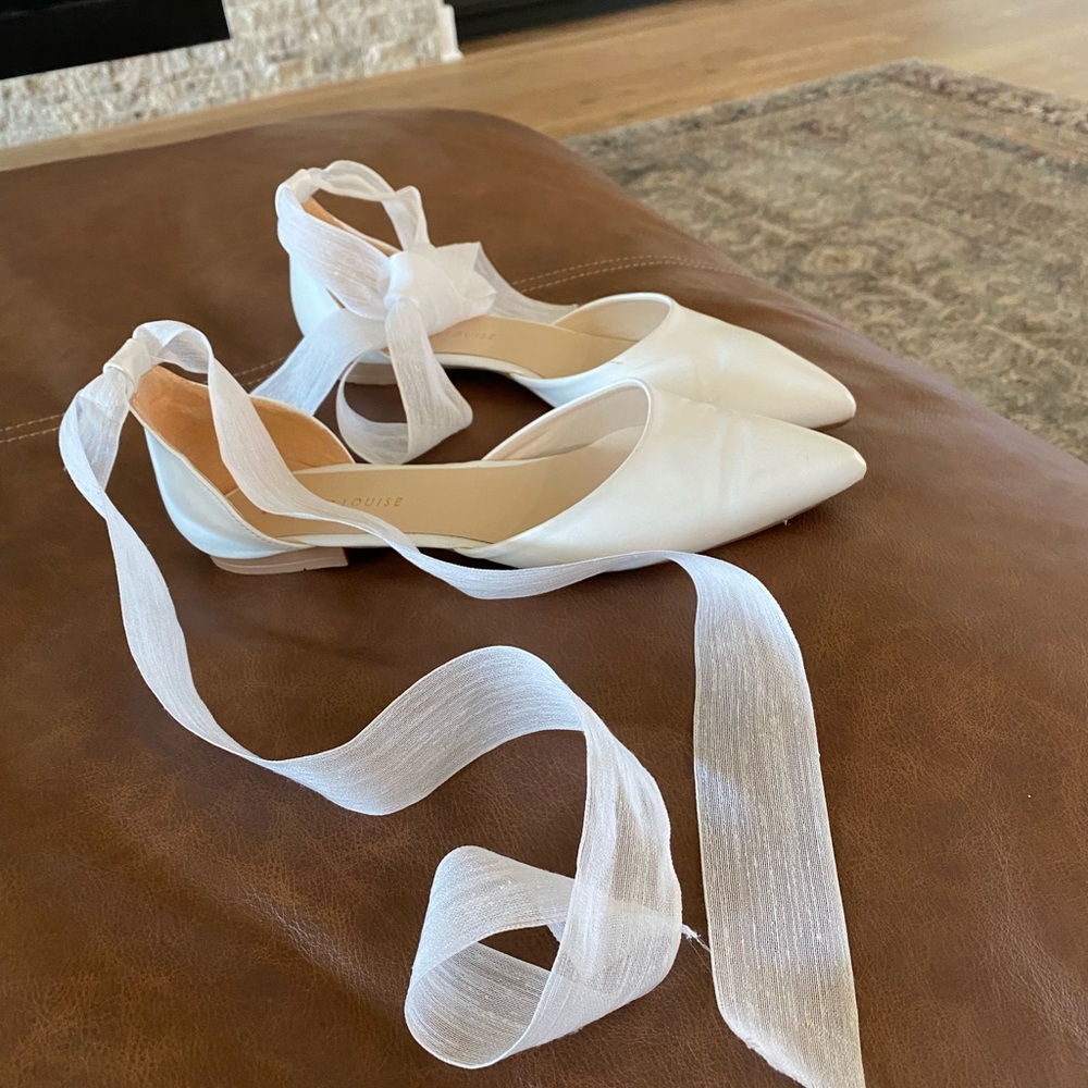 Women's ballerina wedding 
White Ribbon Bow 🎀 Flats